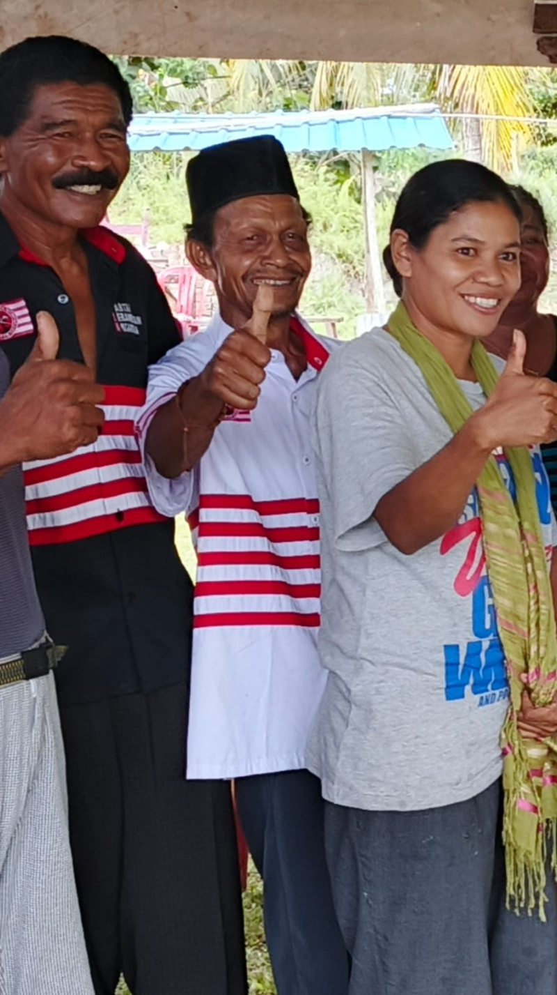 Ketua Bapilu PKN Cabang Nunukan Micahel Baran Sogen (tengah) didampingi Theodorus Talo (kiri) 