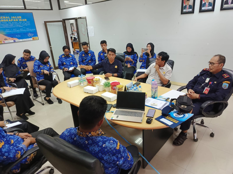 Ketua Fraksi Nasdem, Andi Fajrul Syam, SH bersama Sekretaris Fraksi Nasdem, Mansyur saat menemui Kadis KP Kaltara membahasa permasalahan yang dialami pembudidaya rumput laut di kabupaten Nunukan, pada Selasa (1/10). FOTO: Partai Nasdem 