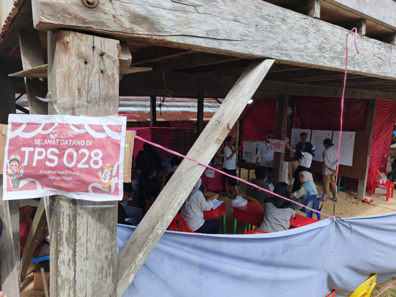 Suasana penghitungan suara Pilgub Kaltara di TPS 28 Porsas RT 21 Kelurahan Nunukan Timur, rabu (27/11). FOTO: BT.com