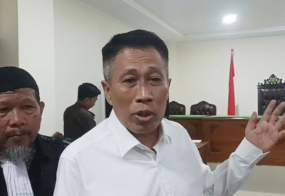 Bos Pabrik Uang Palsu UIN Alauddin makassar, Annar Salahuddin Sampetoding. FOTO: Sidang Pembacaan Pledoi di PN Sungguminasa (BT.Com)