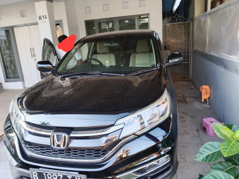 Barang bukti mobil Nopol B 1887 TJM dan Asrul, terduga pelaku pencurian dan perampasan mobil di Perumahan Griya Telkom Kelurahan Mangasa. FOTO: Doc Korban Muh Rusli